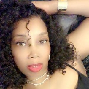 Meet your Posher, Angelia